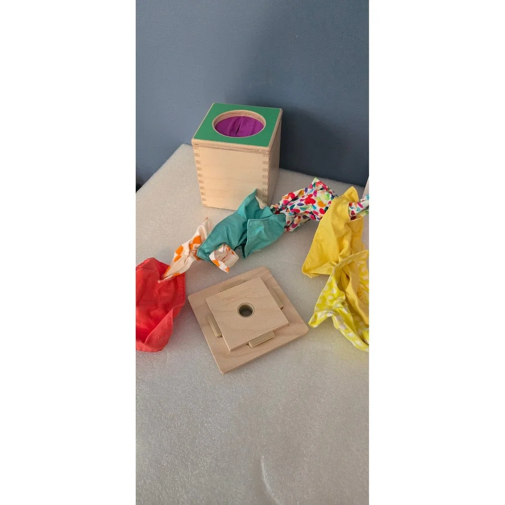 Lovevery The Senser Play Kit 5-6 Months Montessori Magic Tissue Box Book Socks
